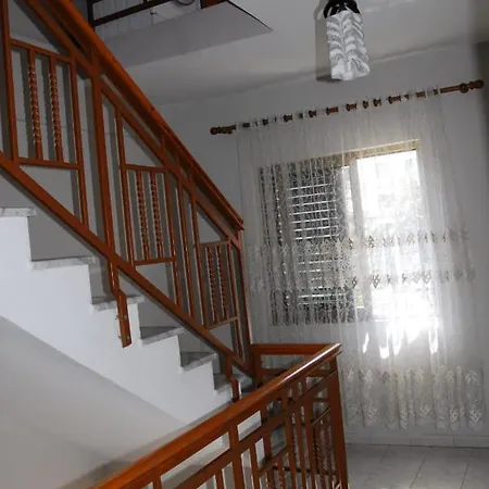 Daniela Aparment *